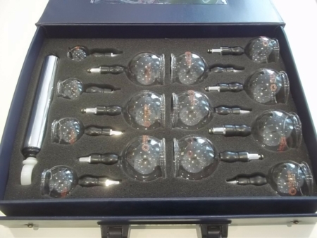 DAE KUN BU-HANG Schröpfset mit Koffer, Pumpe und 14 gläsernen Schröpfköpfen