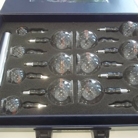 DAE KUN BU-HANG Schröpfset mit Koffer, Pumpe und 14 gläsernen Schröpfköpfen